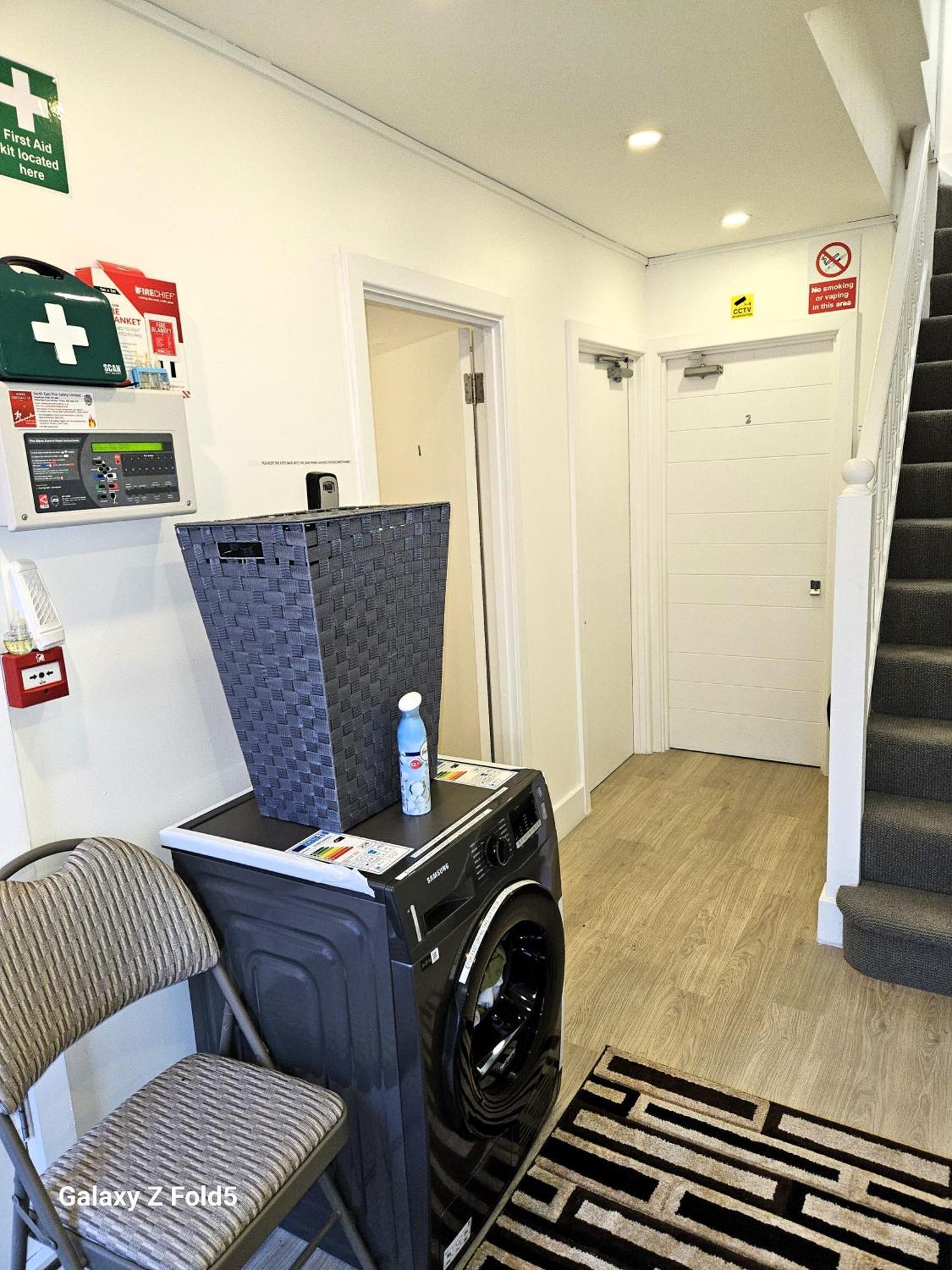 Sleephouse Partying Is Not Allowed Pls Appartement Londres